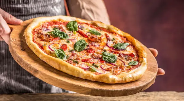 Zdrowa pizza: przepisy na fit ciasto i dodatki bez wyrzutów sumienia